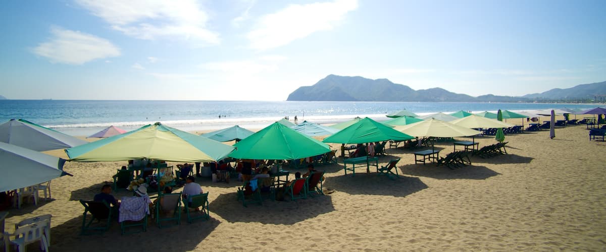 Playa Miramar que incluye vistas generales de la costa y una playa de arena