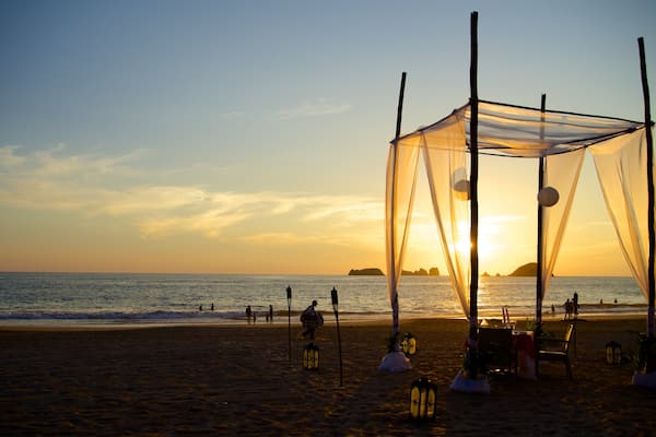 El Palmar Beach showing a sunset, a luxury hotel or resort and tropical scenes