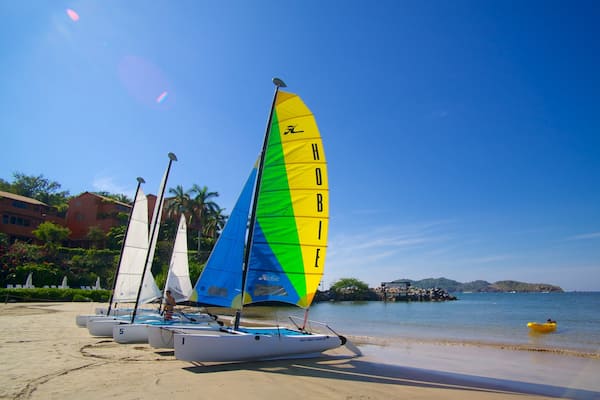 Playa Quieta mit einem Segeln, Strand und allgemeine Küstenansicht