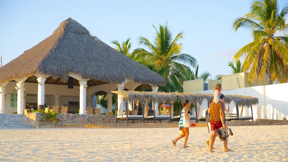 Chahue Beach which includes a luxury hotel or resort, tropical scenes and a sandy beach
