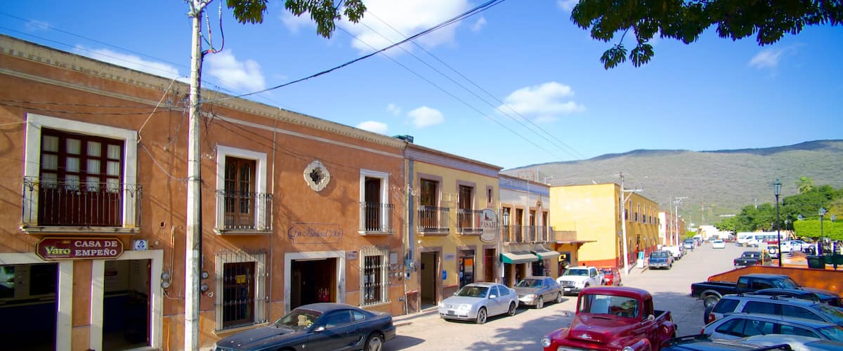 Jalpan de Serra que incluye escenas urbanas y una pequeña ciudad o pueblo