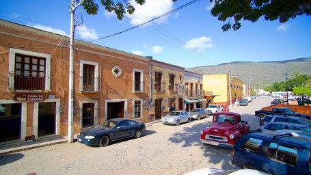 Jalpan de Serra which includes street scenes and a small town or village