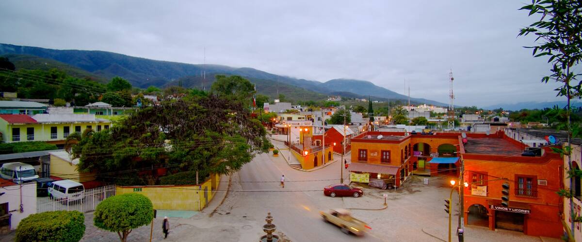 Jalpan de Serra featuring a small town or village and street scenes