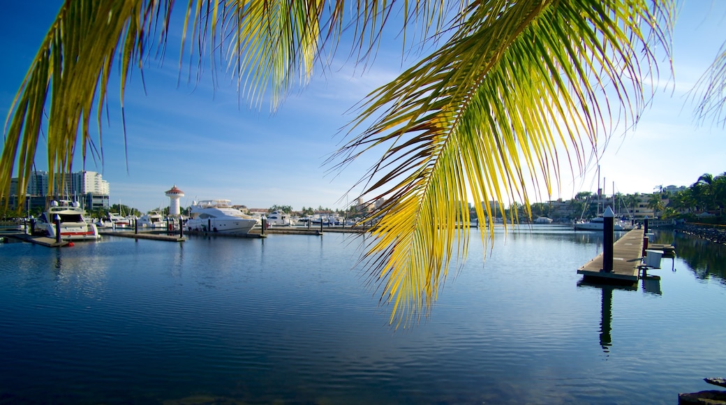 Mexico which includes a bay or harbor