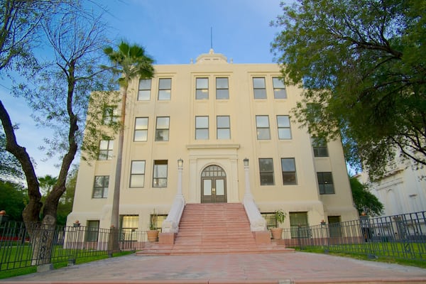 Antiguo Palacio Federal som inkluderar ett slott och gatuliv