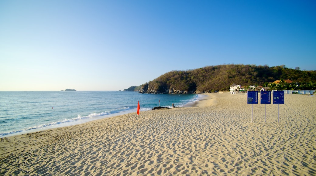 Chahue Beach which includes a beach