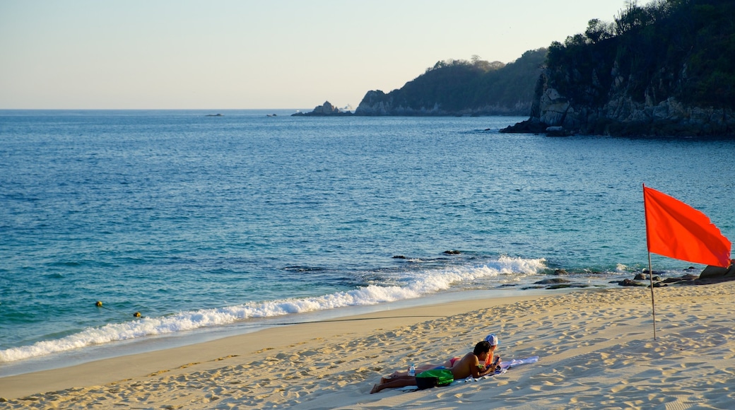 Playa Chahué mostrando una playa de arena