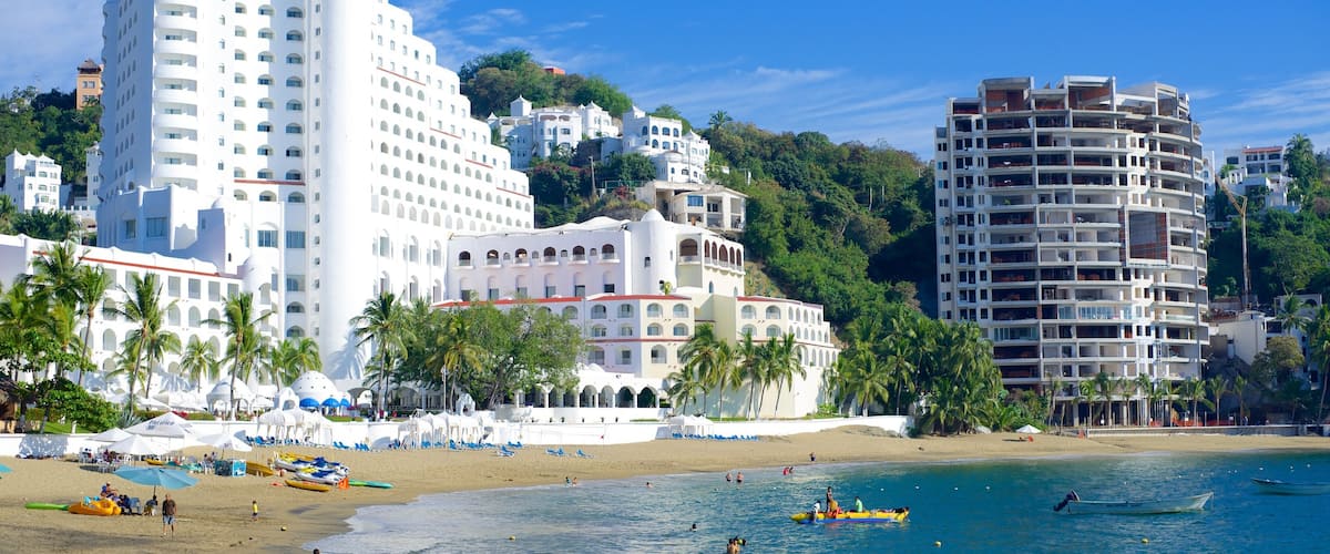 Playa La Audiencia showing modern architecture, tropical scenes and a luxury hotel or resort