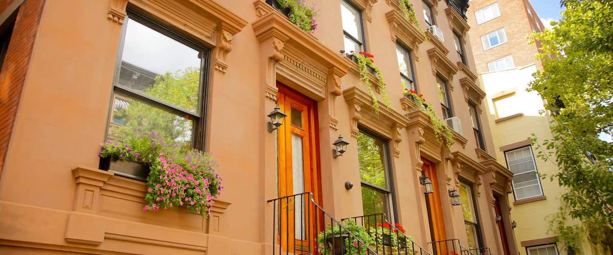 Brooklyn Heights which includes a house