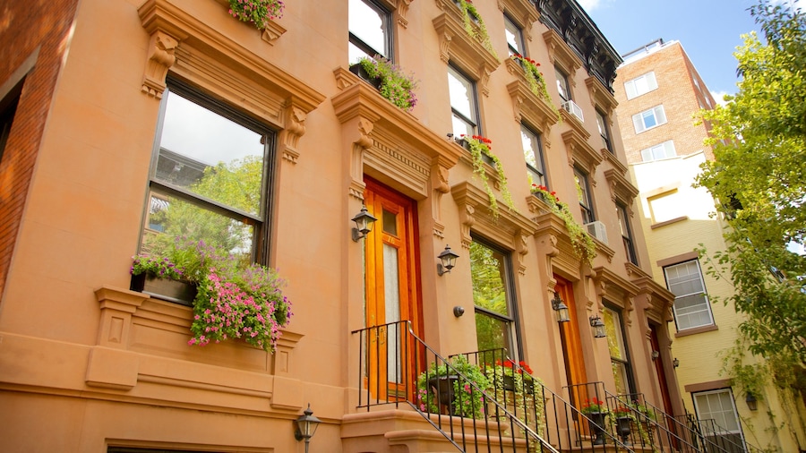 Brooklyn Heights which includes a house