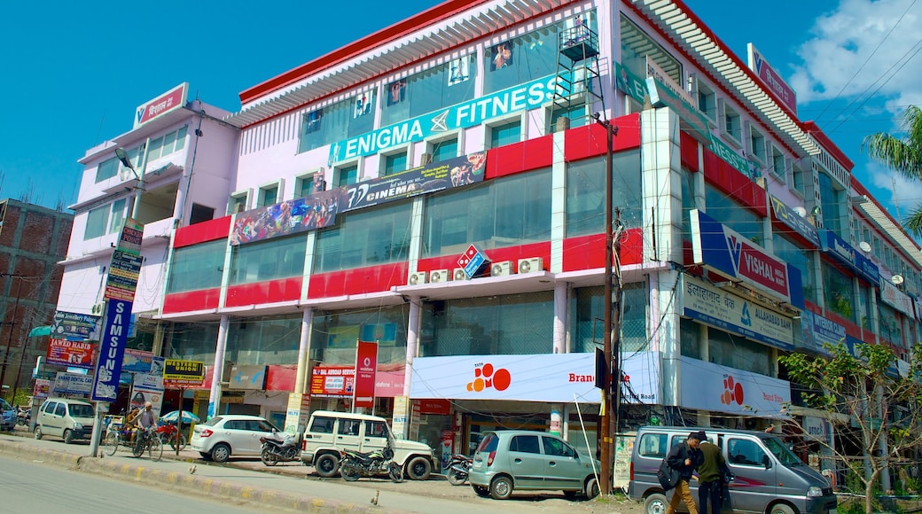 Rudrapur có tính năng thành phố và cảnh đường phố
