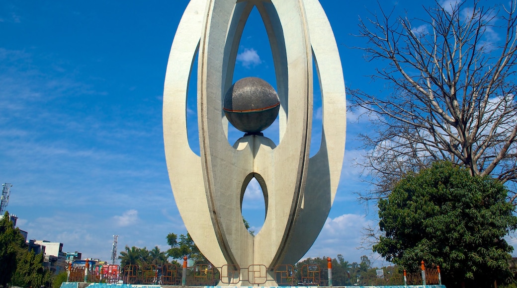 Rudrapur featuring a monument and outdoor art