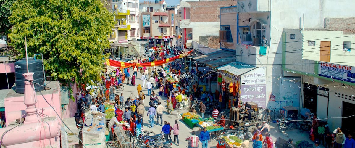 Rudrapur ofreciendo escenas urbanas y también un gran grupo de personas