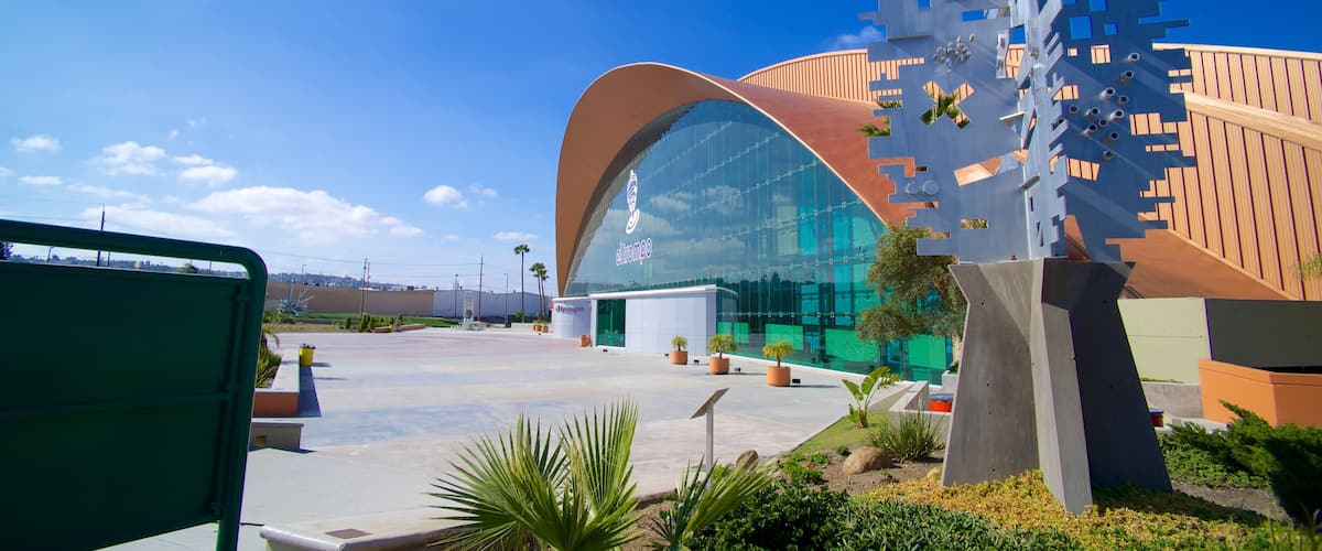 Museo interactivo El Trompo Tijuana ofreciendo arte al aire libre y escenas urbanas