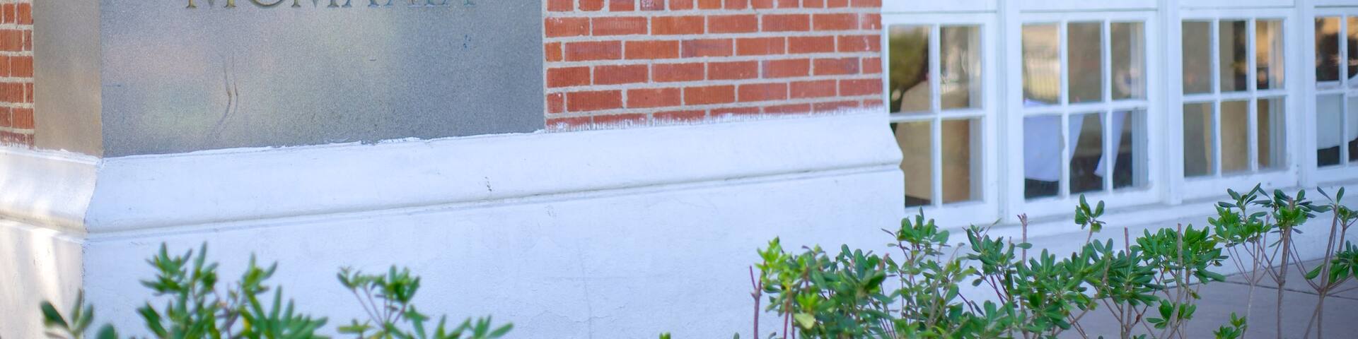 Casa de la Cultura showing heritage architecture and signage