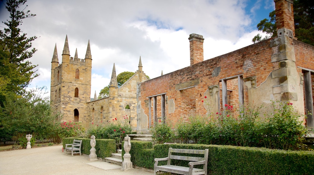 Port Arthur Historic Site featuring a ruin, château or palace and heritage architecture