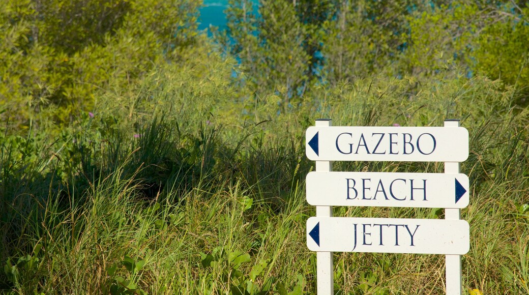 Willie Creek Pearl Farm featuring signage