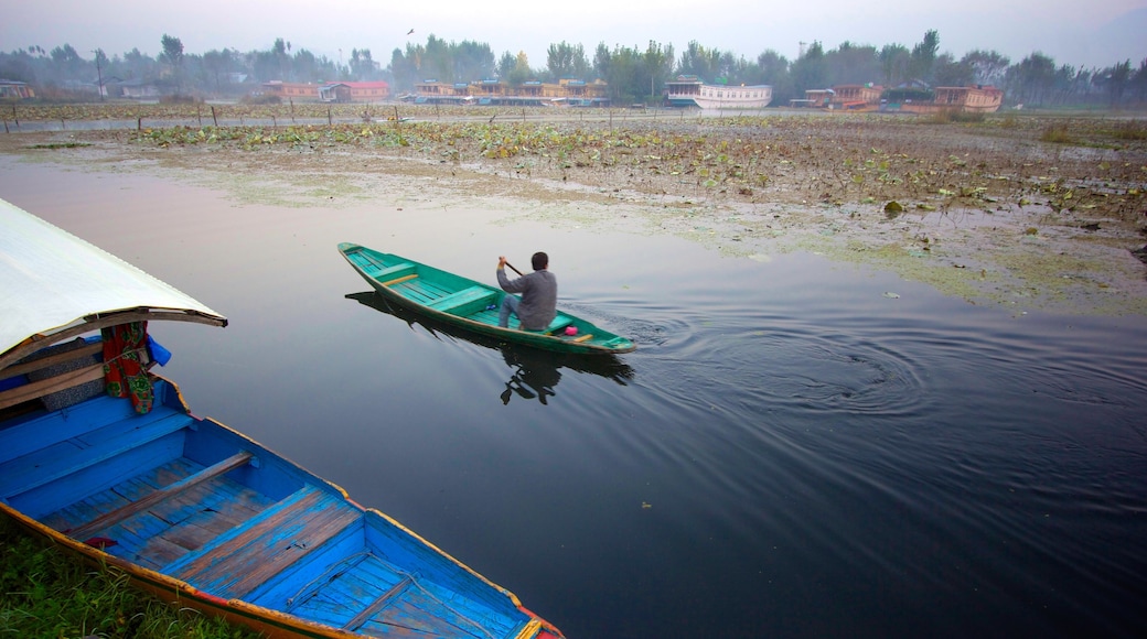 Jammu and Kashmir showing wetlands and kayaking or canoeing as well as an individual male