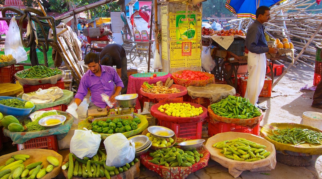 Jaipur showing markets and food