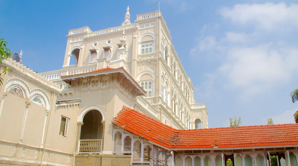 Aga Khan Palace which includes château or palace and heritage architecture