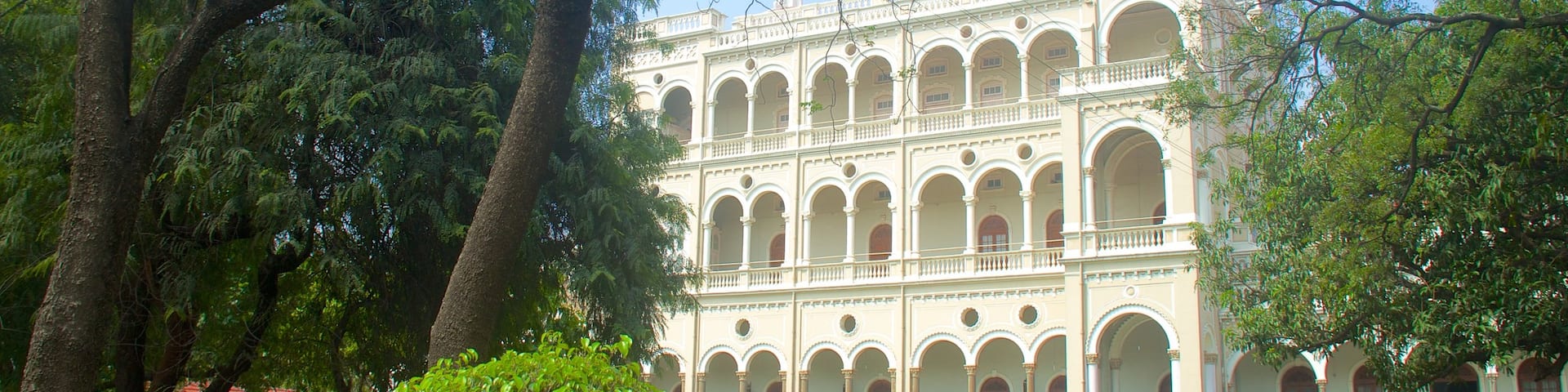 Aga Khan Palace showing a city, a park and a castle