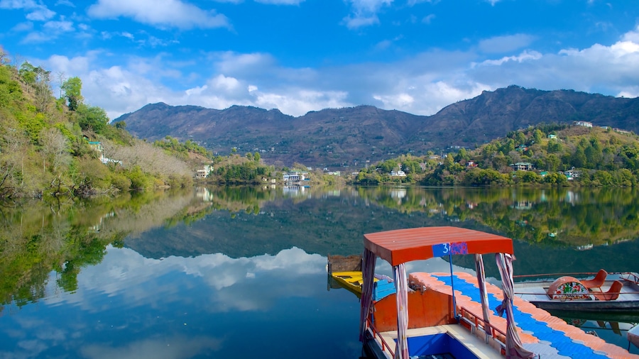Naukuchiyatal featuring a lake or waterhole, landscape views and mountains