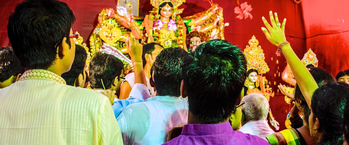 Kolkata which includes interior views and religious aspects as well as a large group of people