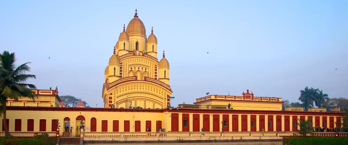 Dakshineswar Kali Temple featuring religious aspects, a temple or place of worship and a city