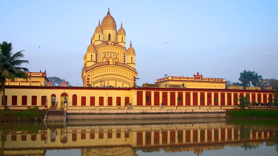 Dakshineswar Kali Temple which includes a temple or place of worship, religious aspects and a city