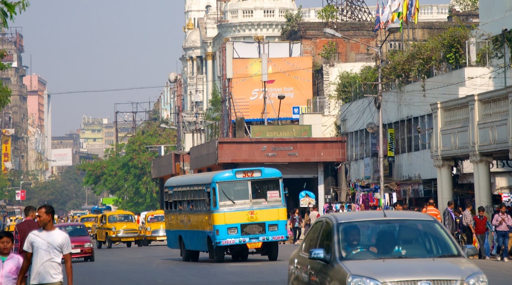 New Market showing a city and street scenes