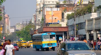 New Market featuring a city and street scenes