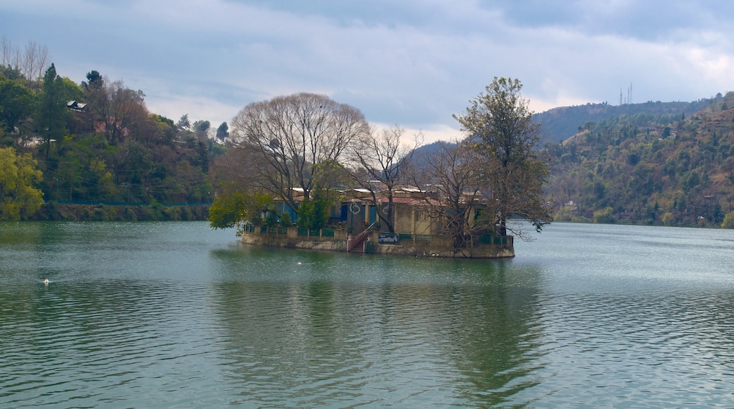 Bhimtal showing a lake or waterhole