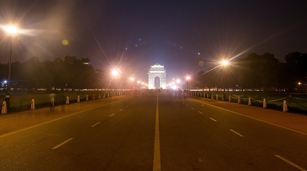 India Gate featuring street scenes and night scenes