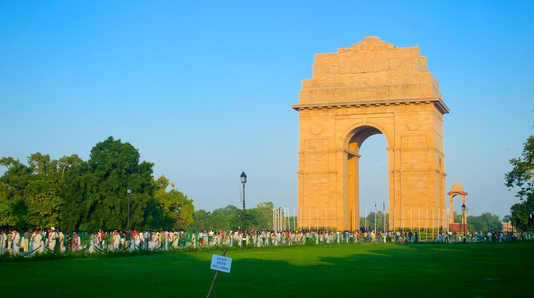 India Gate featuring a memorial, a monument and a park