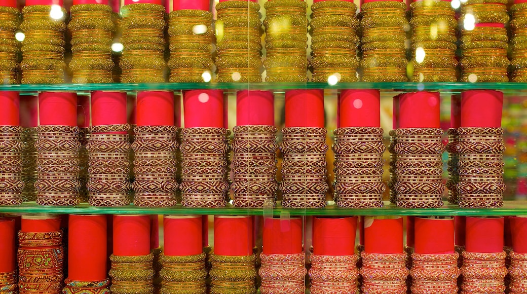 Charminar mettant en vedette art et scènes intérieures