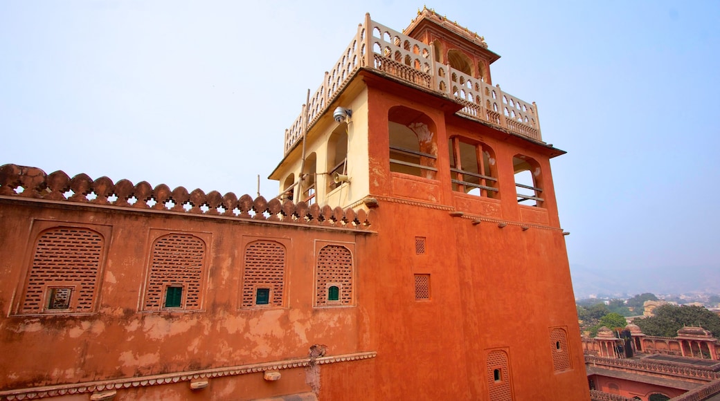 Hawa Mahal showing heritage architecture