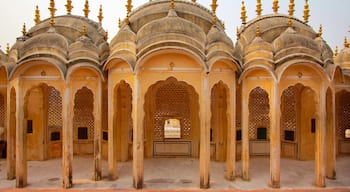 Hawa Mahal which includes heritage architecture