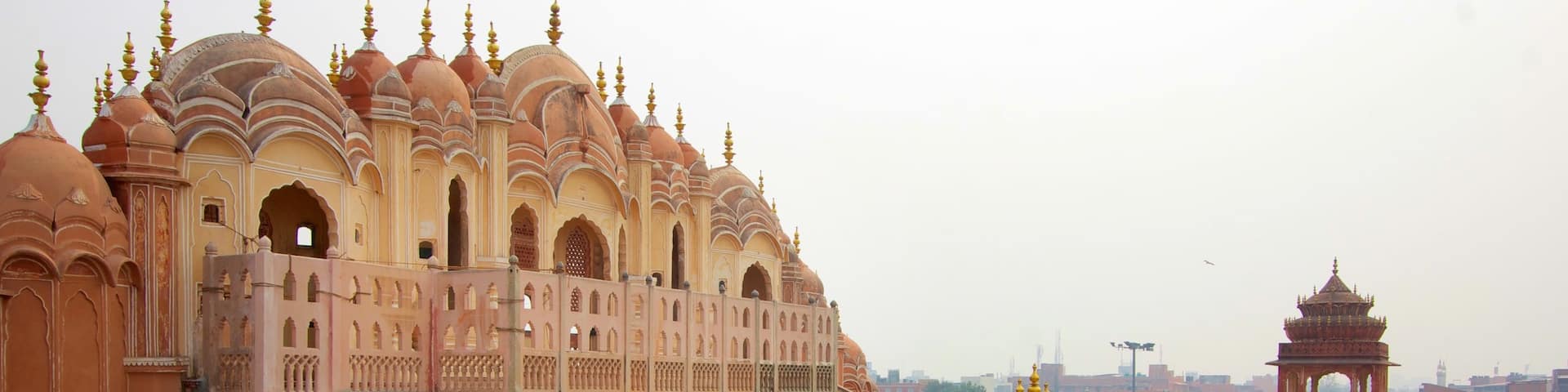 Hawa Mahal featuring chateau or palace, a city and heritage architecture