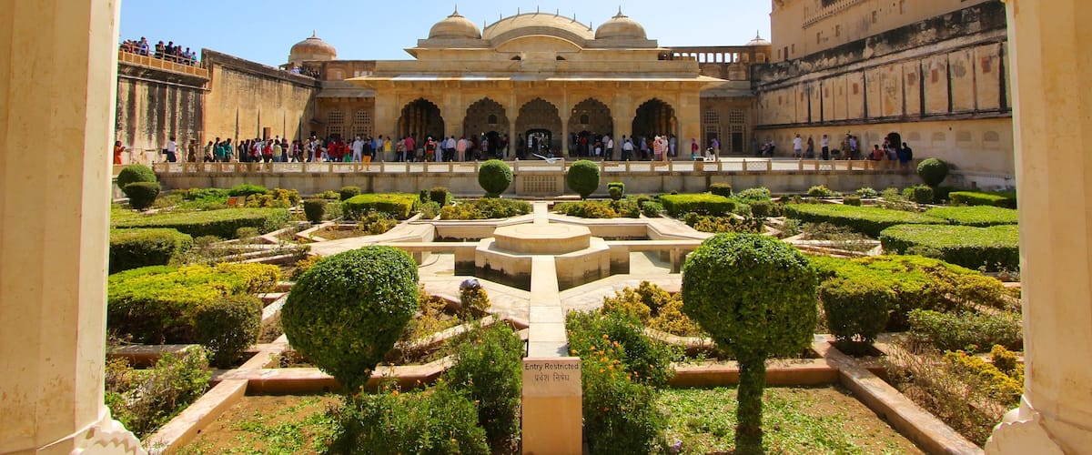 Fuerte de Amber que incluye patrimonio de arquitectura, castillo o palacio y un parque