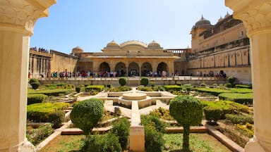 Amber Fort showing a garden, château or palace and heritage architecture