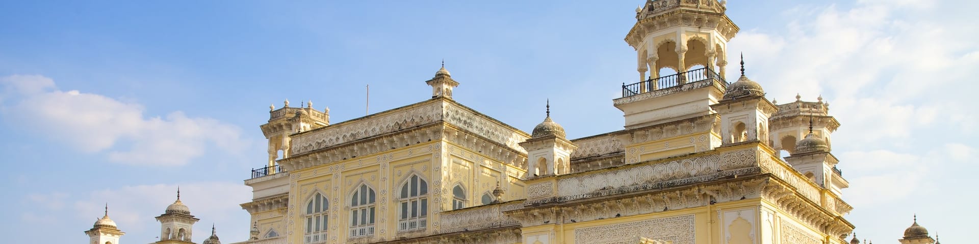 Chowmahalla Palace which includes chateau or palace