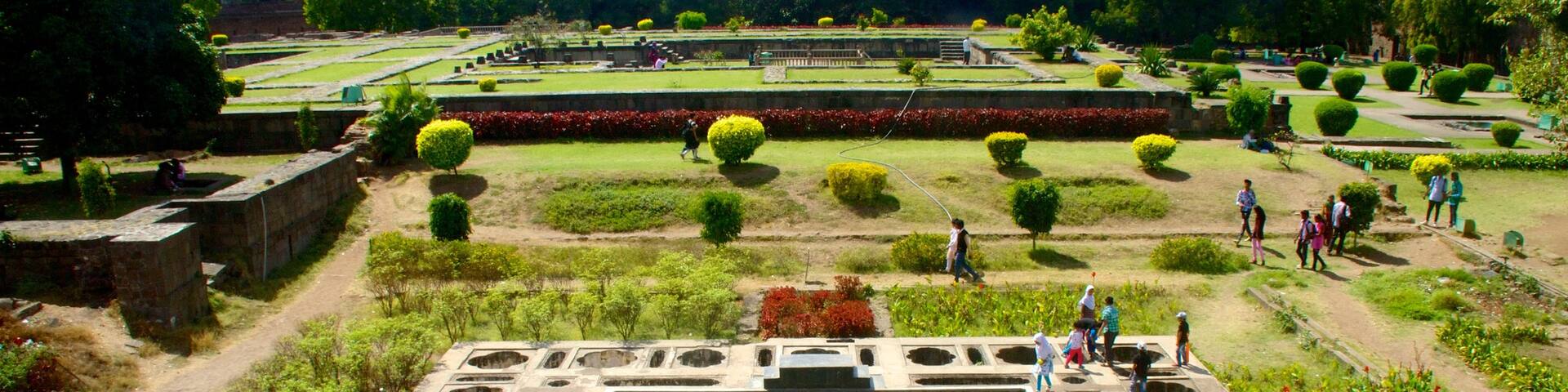 Shaniwar Wada which includes a garden and a pond