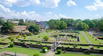 Shaniwar Wada showing a garden