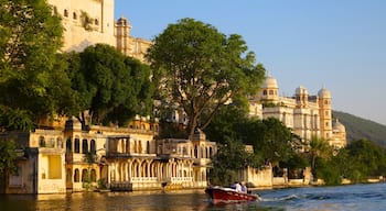 City Palace showing a castle and a lake or waterhole