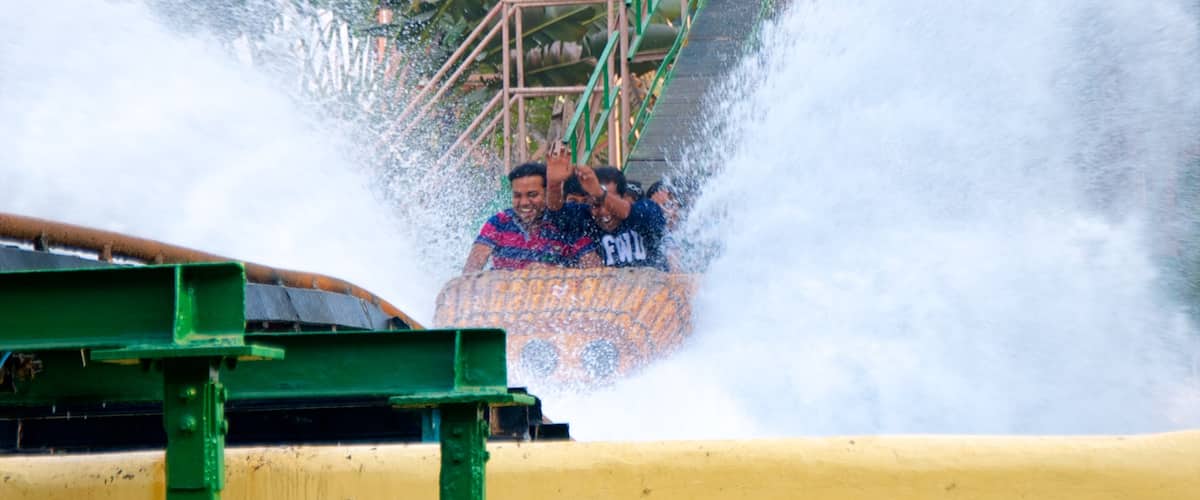 Nicco Park showing a park, rides and a water park