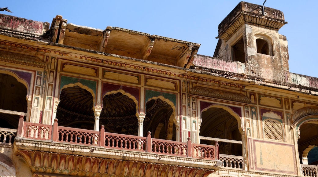 Galta-Monkey Palace featuring heritage architecture and chateau or palace