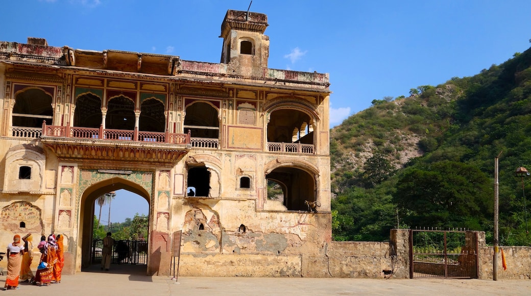 Galta-Monkey Palace featuring heritage architecture and a castle