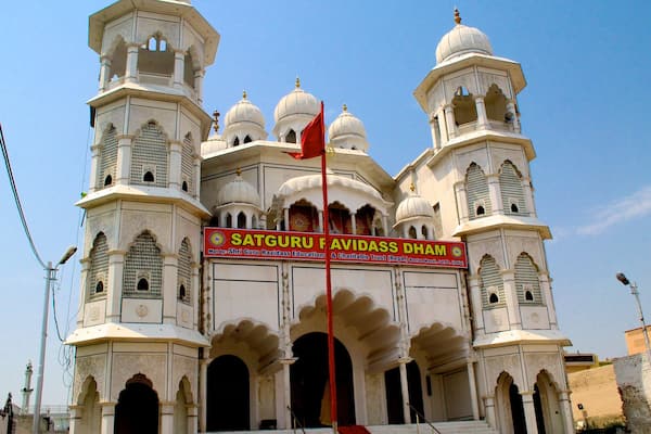 Shri Guru Ravidas Mandir Chak Hakim montrant patrimoine architectural et ville