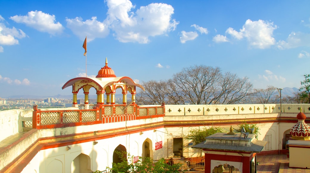 Parvati Hill mit einem Tempel oder Andachtsstätte und historische Architektur