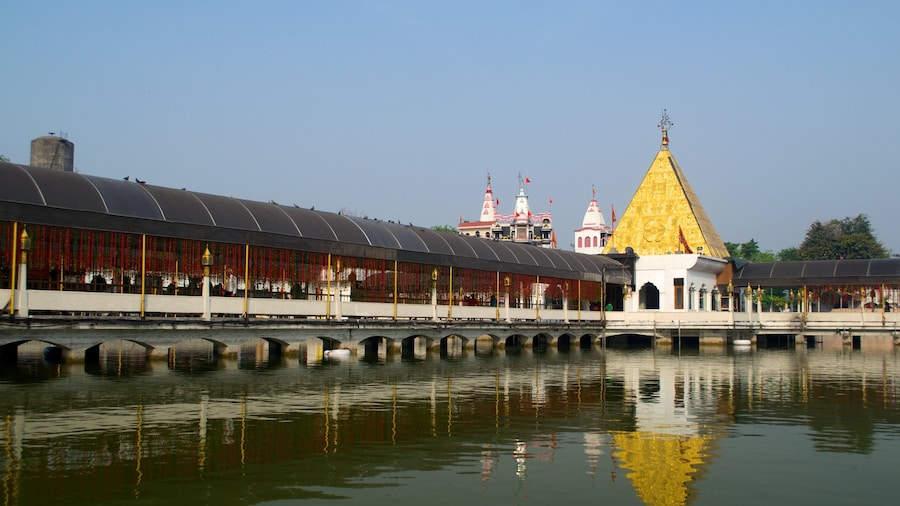Jalandhar có tính năng tôn giáo, đền chùa và sông lạch